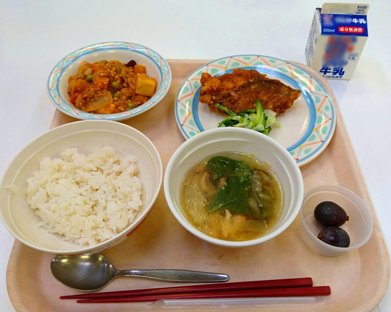 学校給食の画像です。school lunch in Japan